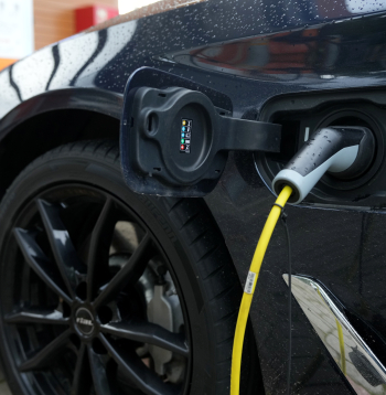 Elektroauto uzlādes stacija. Elektroauto uzlādes stacija.