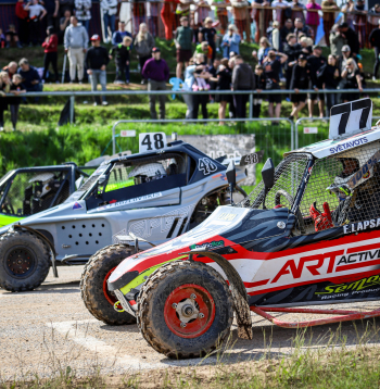 Latvijas autokrosa starts Brenguļos.