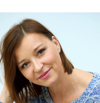 Dziedātāja Marija Naumova.