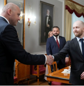 "Apvienotais saraksts" Saeimas frakcijas deputāts Andris Kulbergs (no kreisās) un partijas "Progresīvie" Saeimas frakcijas vadītājs Andris Šuvajevs.