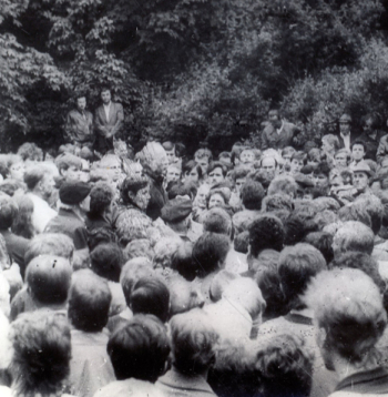 Latvijas cilvēktiesību grupas “Helsinki 86” atbalstītāji Bastejkalnā. Rīga, 1987. gada 14. jūnijs.