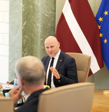 Ministru prezidents Andris Kulbergs pirms Ministru kabineta sēdes.