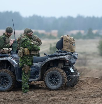 NATO Daudznacionālās brigādes Latvijā mācību "Resolute Warrior" tanku un smagās artilērijas manevru un kaujas šaušanas vingrinājums Ādažu poligonā.