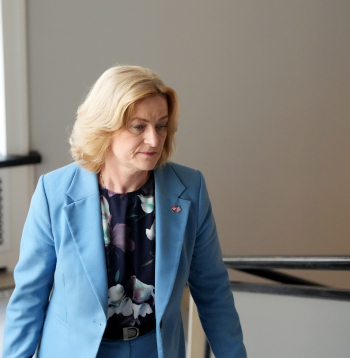Izglītības un zinātnes ministre Ilze Indriksone (NA). Izglītības un zinātnes ministre Ilze Indriksone (NA).