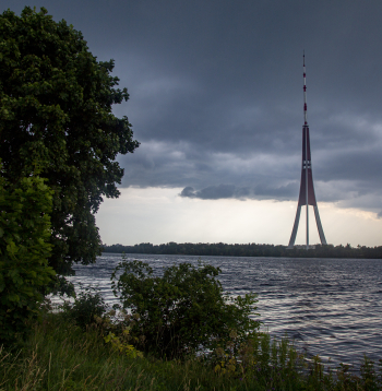 Negaisa mākoņi virs Rīgas.