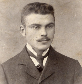 Vilis Lauskis (1887–1968)
ir spilgts talants Latvijas dārzkopībā. Attēlā - Vilis Lauskis aptuveni 20 gadu vecumā.