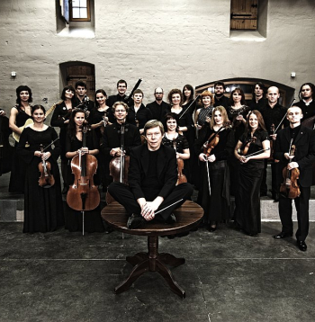 4. jūlijā koncerts Naukšēnu Kultūras namā būs veltīts kamerorķestra "Sinfonietta Rīga" bijušajam mākslinieciskajam vadītājam, Goda diriģentam Normundam Šnē.