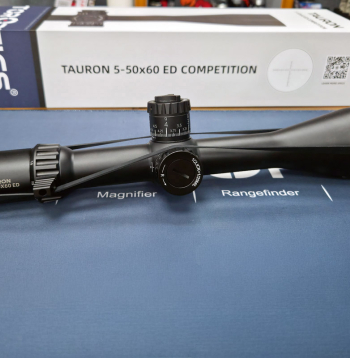 Tēmēklim Vector Optics Tauron 5–50x60 ED Competition ir viss, lai lodi precīzi raidītu arī ļoti tālā mērķī!