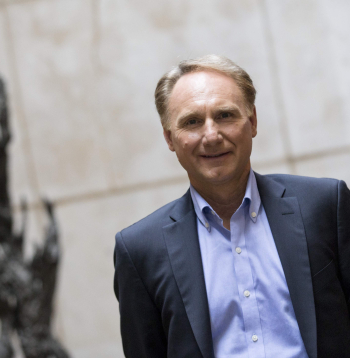 Dens Brauns (Dan Brown). Dens Brauns (Dan Brown).