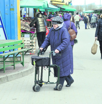 Lai jauno Eiropas valstu, tādu kā Latvija, Lietuva un Igaunija, pensionāriem nodrošinātu adekvātu pensiju līmeni, fondēto uzkrājumu apjomam, proti, 2. un 3. pensiju līmenim, būtu jābūt 10–12% līmenī no katra nākotnes pensionāra algas. Šāds uzkrājumu līmenis spētu kompensēt šo valstu demogrāfisko lejupslīdi un darba spējīgo iedzīvotāju skaita samazinājumu. Latvijā šobrīd 2. pensiju līmenim novirza 5% no obligātajām sociālajām iemaksām, kas ir nepietiekami šāda līmeņa sasniegšanai. Lai jauno Eiropas valstu, tādu kā Latvija, Lietuva un Igaunija, pensionāriem nodrošinātu adekvātu pensiju līmeni, fondēto uzkrājumu apjomam, proti, 2. un 3. pensiju līmenim, būtu jābūt 10–12% līmenī no katra nākotnes pensionāra algas. Šāds uzkrājumu līmenis spētu kompensēt šo valstu demogrāfisko lejupslīdi un darba spējīgo iedzīvotāju skaita samazinājumu. Latvijā šobrīd 2. pensiju līmenim novirza 5% no obligātajām sociālajām iemaksām, kas ir nepietiekami šāda līmeņa sasniegšanai.
