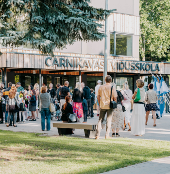Carnikavas vidusskola.