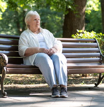 Senioriem normālu D vitamīna līmeni nodrošinās gan saules stari, gan ārsta ieteiktie preparāti.
