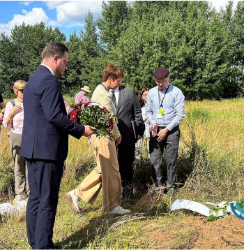 Piemiņas brīdis Mazjumpravmuižas nometnes vietā šā gada 2. jūlijā.