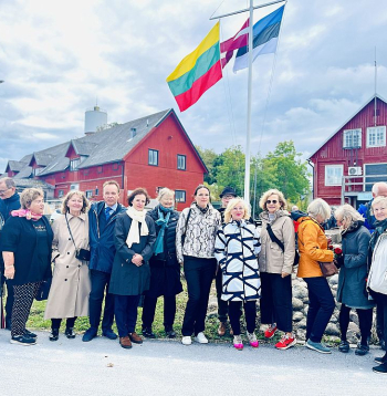 Latvijas valsts atbalstītais pasākums Gotlandē 2024. gadā – 80. gadadiena, kopš bēgļi nonākuši Zviedrijā.