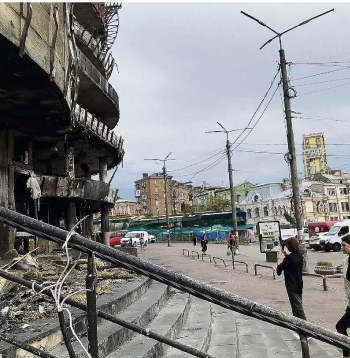 Postījumus Ukrainas galvaspilsētā Kijivā tagad var redzēt aizvien vairāk.