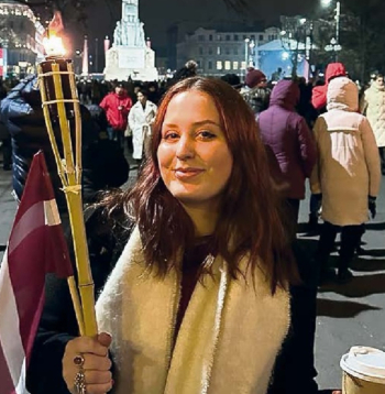 Dārija Gulēna-Taube uzaugusi Kanādā, bet studijas turpināja Latvijā.