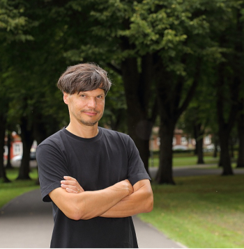 Gatis Šļūka: "Laikam paveicies dzīvē, ka varu joprojām zīmēt karikatūras, un ikdienā iznāk zīmēt diezgan daudz, kaut kas sakrājas un var pareizajā kombinācijā salikt kopā jaunā grāmatā."