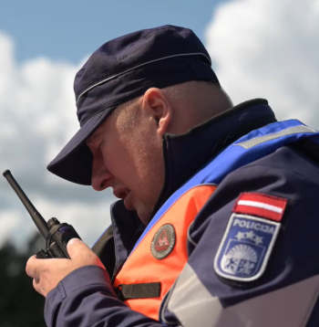 Valsts policijas darbinieks.