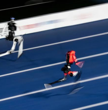 Ķīnas robots 100 metros pārspēj Useina Bolta rekordu. Ķīnas robots 100 metros pārspēj Useina Bolta rekordu.