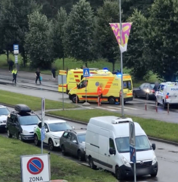 Negadījums uz gājēju pārejas.
