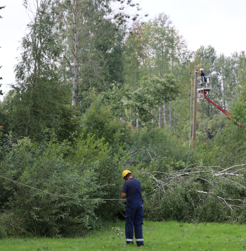 Bojāto elektrolīniju apsekošana. Vētra. Postījumi. Bojāto elektrolīniju apsekošana. Vētra. Postījumi.