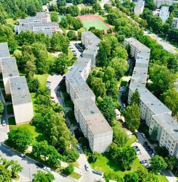 Daudzdzīvokļu namu pagalmiem piemērojamas dzīvojamās zonas prasības. Daudzdzīvokļu namu pagalmiem piemērojamas dzīvojamās zonas prasības.