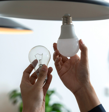 LED spuldzes patērē vidēji par 80–90% mazāk elektroenerģijas nekā citu veidu spuldzes un to darbības laiks ir ilgāks.