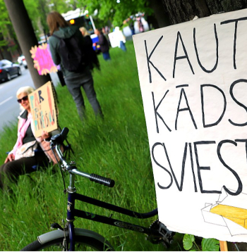 Latvijā daudzas "ārzemju modes" ienāk ar novēlošanos, bet nu jau arī mūsu zinātnieki, lai tiktu pie naudas, apguvuši jaunu terminoloģiju un lozungus. Ilustratīvs attēls.