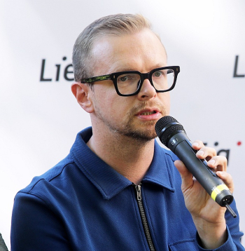 Dmitrijs Petrenko: "Nevienā brīdī negribu būt vadītājs, kurš saka: šis ir mans teātris, es to uzbūvēju, neiešu prom! Arī aktieriem teicu, ka mums ir dots zināms laiks." Dmitrijs Petrenko: "Nevienā brīdī negribu būt vadītājs, kurš saka: šis ir mans teātris, es to uzbūvēju, neiešu prom! Arī aktieriem teicu, ka mums ir dots zināms laiks."