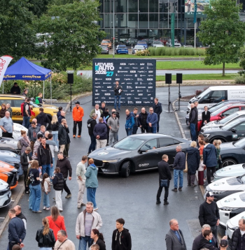 "Spices e-Auto dienā" apmeklētāji varēja apskatīt un izmēģināt vairāk nekā 30 elektroauto modeļus. "Spices e-Auto dienā" apmeklētāji varēja apskatīt un izmēģināt vairāk nekā 30 elektroauto modeļus.