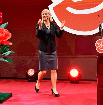 Par jauno Zviedrijas premjeri varētu kļūt 59 gadus vecā sociāldemokrātu līdere Magdalena Andersone, taču ceļš uz amatu būs grūts un pozitīvs iznākums nemaz nav garantēts. Par jauno Zviedrijas premjeri varētu kļūt 59 gadus vecā sociāldemokrātu līdere Magdalena Andersone, taču ceļš uz amatu būs grūts un pozitīvs iznākums nemaz nav garantēts.