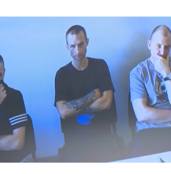 Apsūdzētie Oļegs Sverdlovs, Arnis Jansons, Jurijs Luks atrodas apcietinājumā, tāpēc tiesas procesā piedalās videokonferences režīmā.