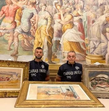 Itālijas policisti ar izcilo mākslinieku Sezāna, Renuāra un Matisa gleznām, ko izdevies atgūt pēc šogad martā Parmas reģionā notikušās laupīšanas. Itālijas policisti ar izcilo mākslinieku Sezāna, Renuāra un Matisa gleznām, ko izdevies atgūt pēc šogad martā Parmas reģionā notikušās laupīšanas.
