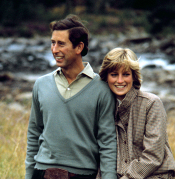 Princis Čārlzs un princese Diāna medusmēneša laikā Balmorālā 1981. gada augustā. Princis Čārlzs un princese Diāna medusmēneša laikā Balmorālā 1981. gada augustā.