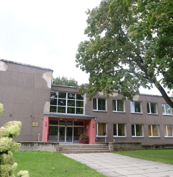 Valkas novada domes ēka.