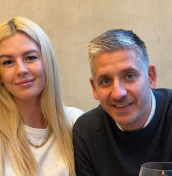 Kristaps Valters ar savu mīļoto Rebeku. Kristaps Valters ar savu mīļoto Rebeku.