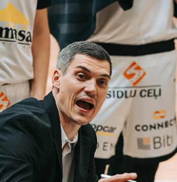 Dāvis Čoders pirmo reizi sezonu sāk galvenā trenera amatā lielajā basketbolā, un viņam tas gods stūrēt čempiones "Valmieras Glass VIA" kuģi.