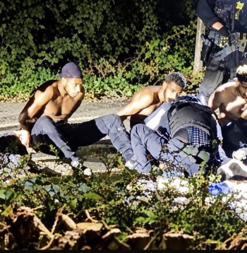 Lielbritānijā aizdomās par terorakta plānošanu netālu no militārās bāzes aizturēti pieci vīrieši.