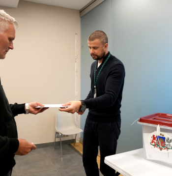 15. Saeimas vēlēšanu 935. iecirknis lidotā Rīga. 15. Saeimas vēlēšanu 935. iecirknis lidotā Rīga.