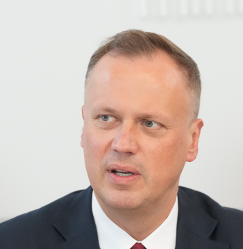 Edgars Tavars.