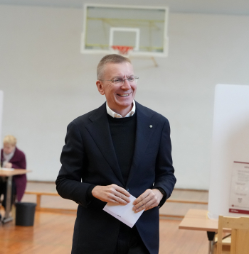 Valsts prezidents Edgars Rinkēvičs piedalās 15. Saeimas vēlēšanās.