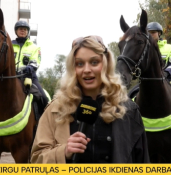 Zirgu patruļa.