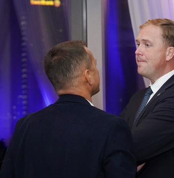 Neskatoties uz zaudējumu vēlēšanās, Zemnieku savienības līderis Viktors Valainis no politikas aiziet negatavojoties, viņš aicinās sasaukt partijas ārkārtas kongresu, lai izvērtētu vēlēšanu rezultātus un lemtu par vadību.