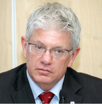 Starptautiskās hokeja federācijas (IIHF) prezidents Francs Reindls. Starptautiskās hokeja federācijas (IIHF) prezidents Francs Reindls.