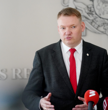 Tieslietu ministrs Edvards Smiltēns.