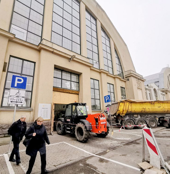 Lai izveidotu vienotu Rīgas Centrāltirgus nākotnes redzējumu, "Rīgas namiem" sešu mēnešu laikā būs jāorganizē metu konkurss "Rīgas Centrāltirgus arhitektūras un dizaina koncepta izstrāde". Lai izveidotu vienotu Rīgas Centrāltirgus nākotnes redzējumu, "Rīgas namiem" sešu mēnešu laikā būs jāorganizē metu konkurss "Rīgas Centrāltirgus arhitektūras un dizaina koncepta izstrāde".
