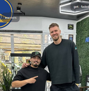 Kristaps Porziņģis šonedēļ pabija frizētavā Kalifornijā. Cerams, tā ir laba zīme un viņš sagatavojās atkal būt starmešu gaismā.