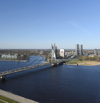 Vanšu tilts pār Daugavu.
