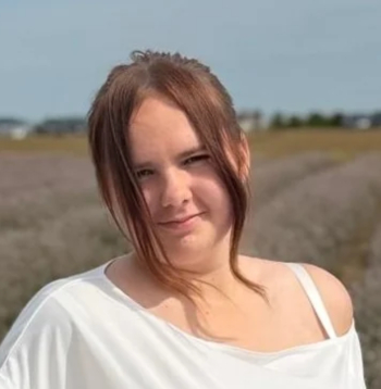 Adriāna Cēsniece.