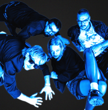 Alternatīvā roka grupa "Purple Negative".